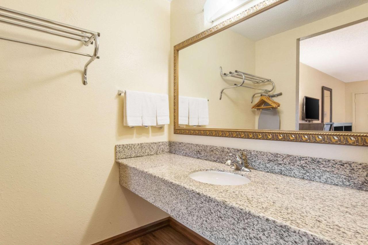 Econo Lodge Cloverdale Luaran gambar